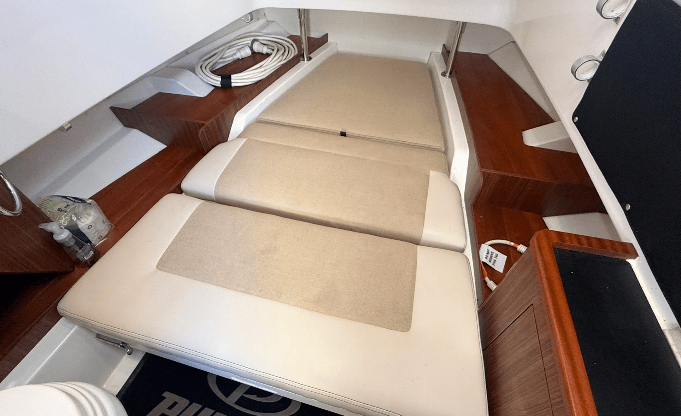 2020 PURSUIT S328 - Image 45