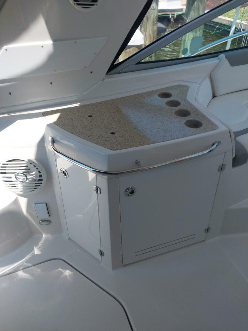 2011 Monterey 340 Sport Yacht - Image 8
