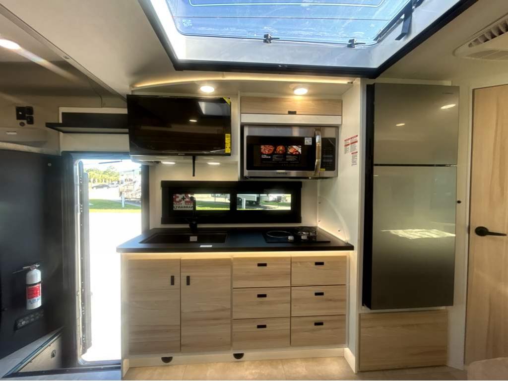 2027 ENTEGRA COACH QWEST 25L - Image 23