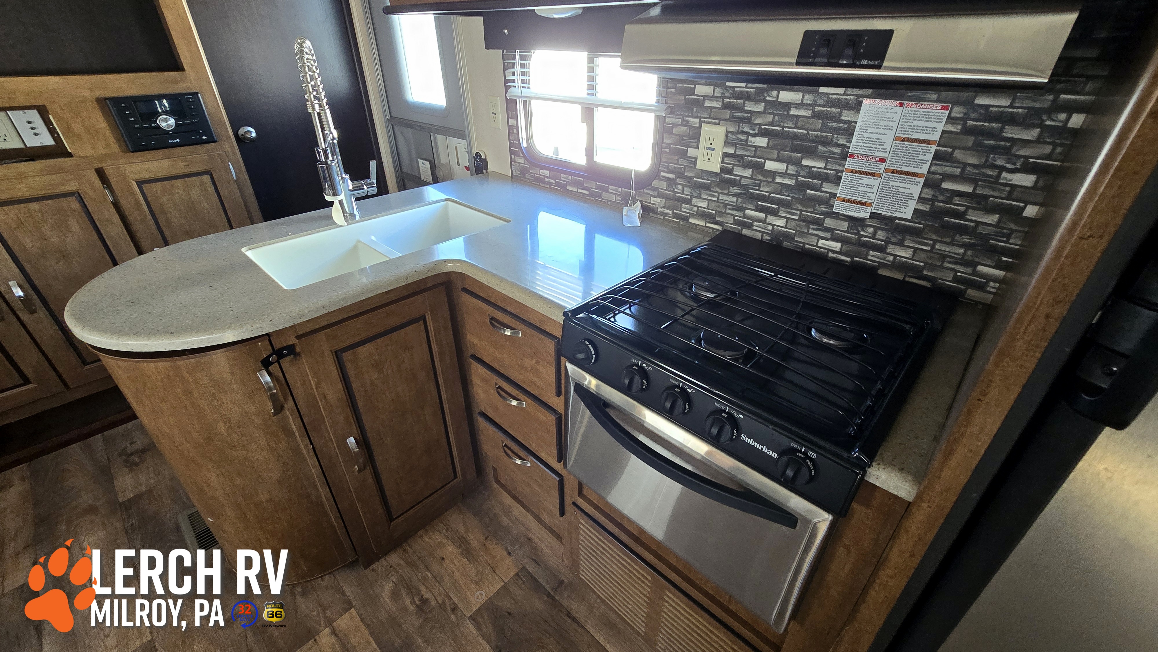 2017 Forest River Salem T32BHDS - Image 16