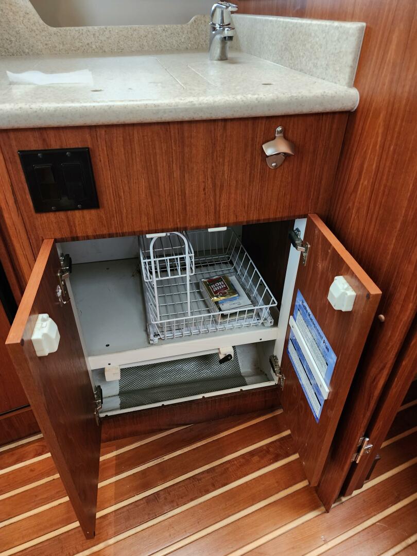 2001 Tiara Yachts 3500 Open - Image 12