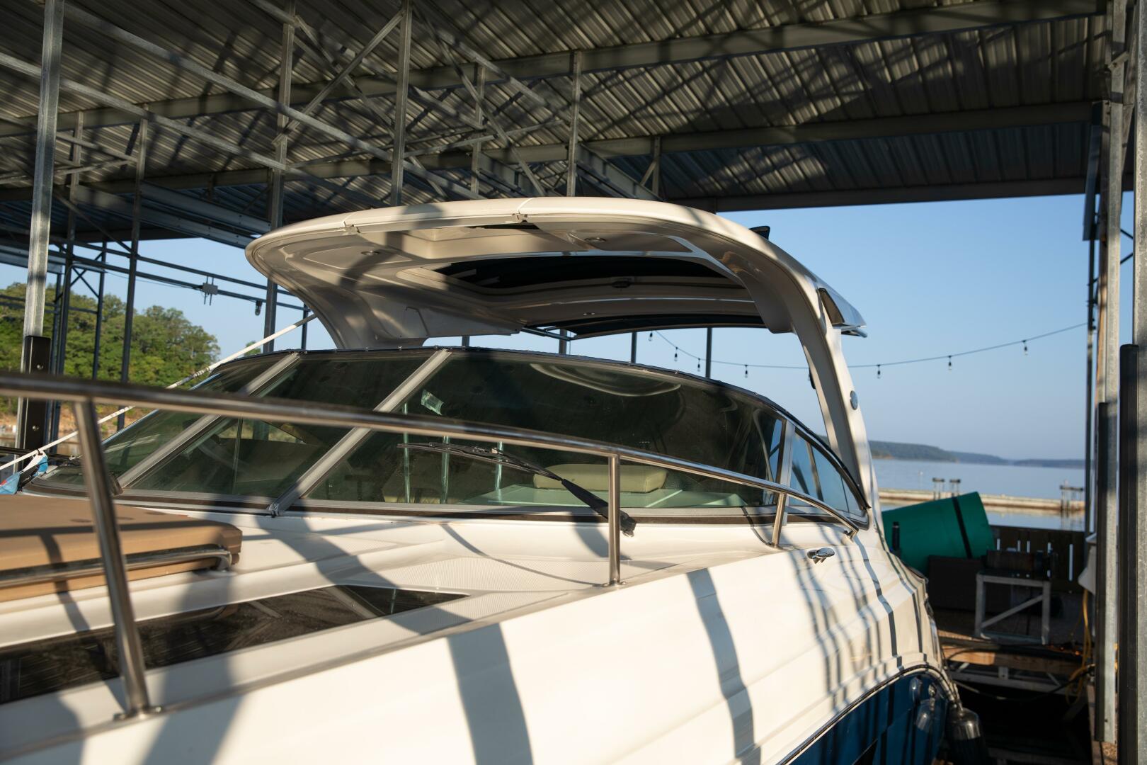 2016 Sea Ray Sundancer 350 - Image 16