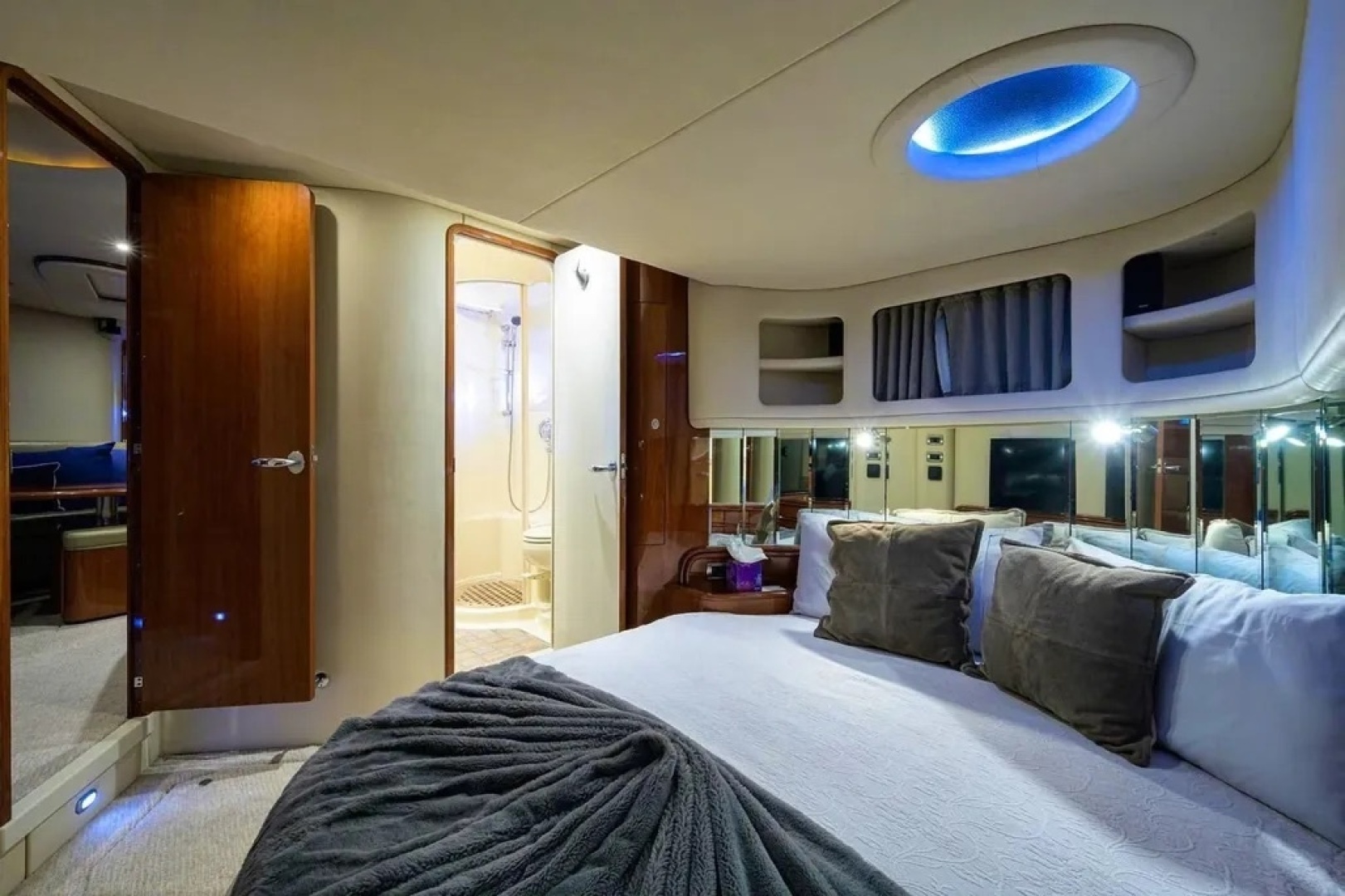 2004 Sea Ray 550 Sundancer - Image 10