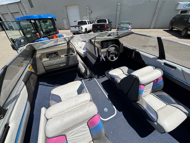 1989 Bayliner 2050 - Image 9