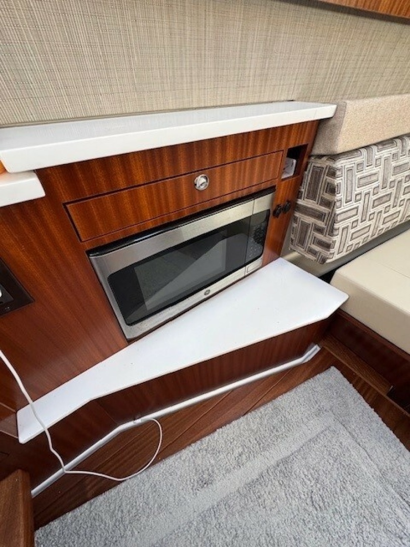 2023 PURSUIT S 428 Sport Base - Image 12