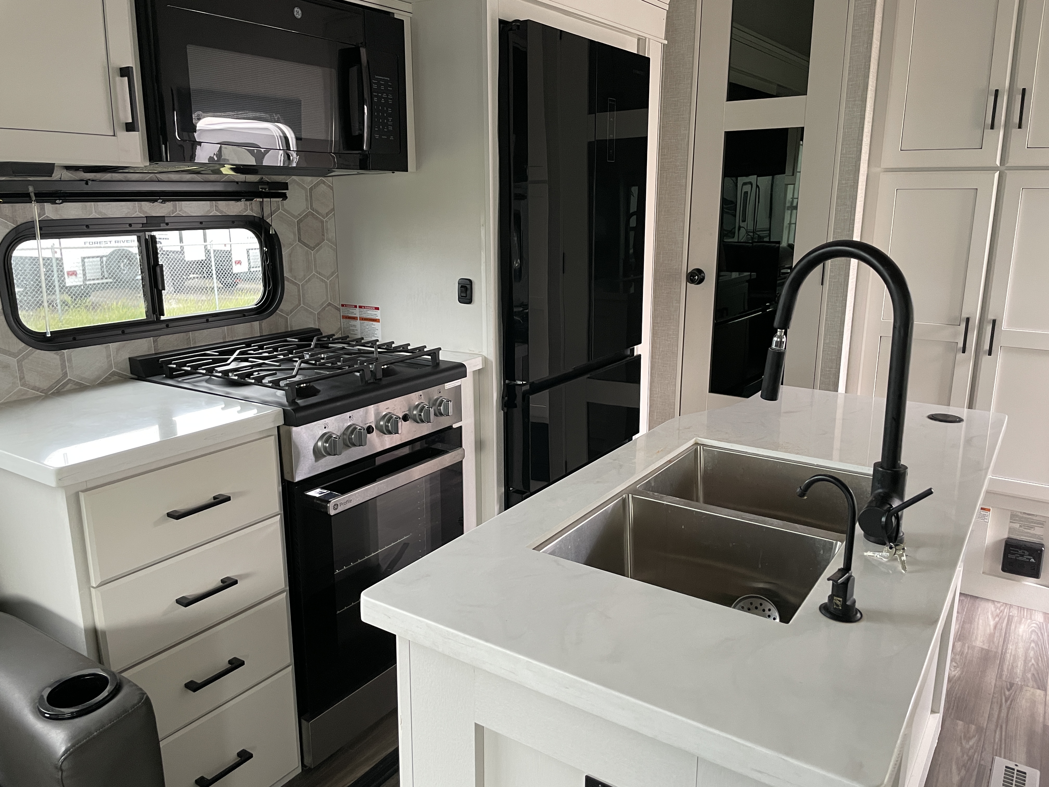 2024 Jayco Eagle 317RLOK - Image 13