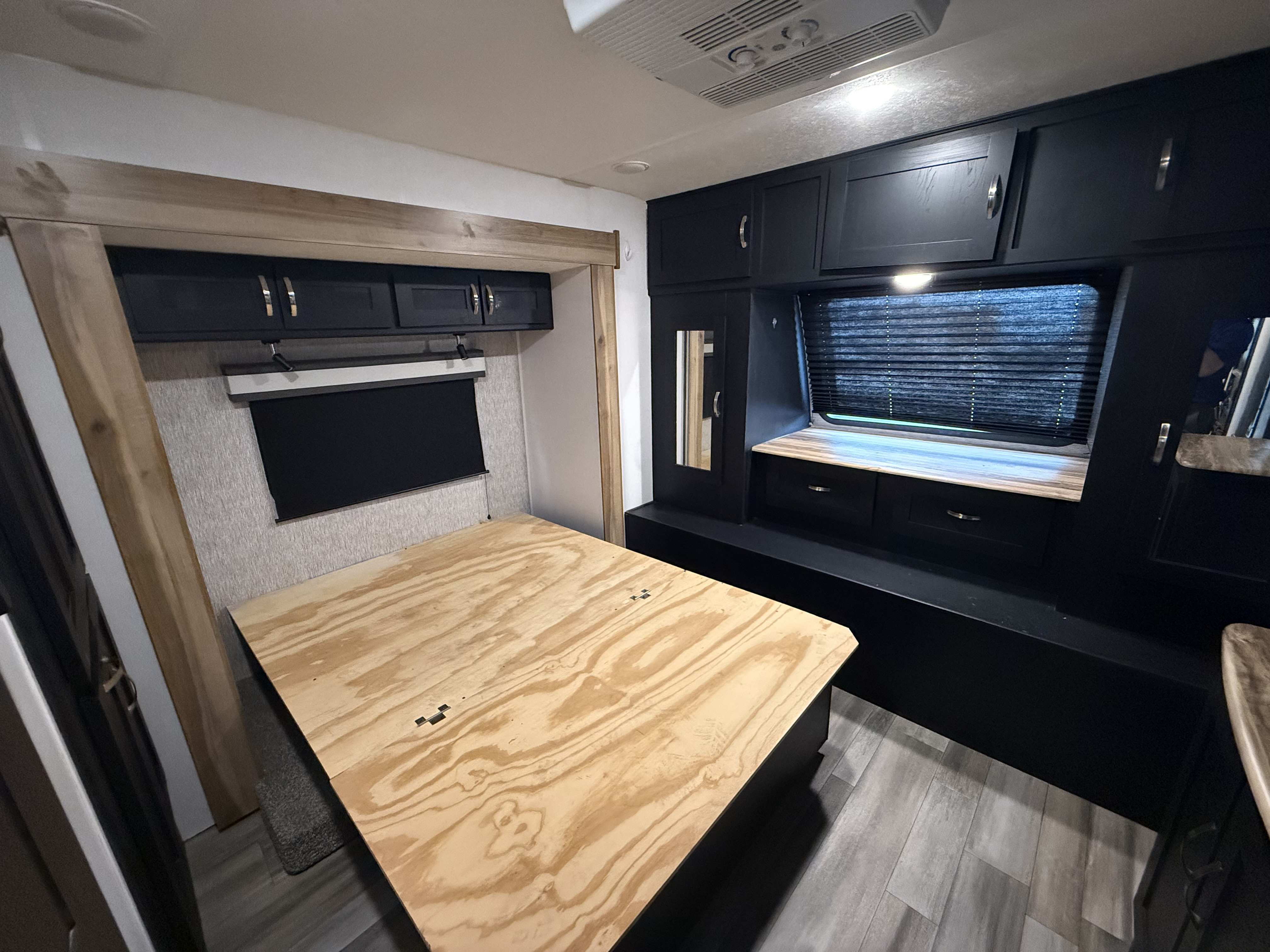 2022 Coachmen Freedom Express Liberty Edition 324RLDSLE - Image 19