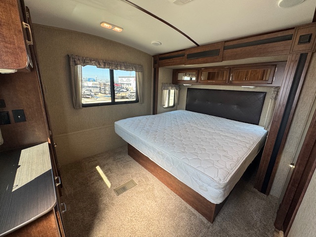 2017 Keystone Outback Diamond Super-Lite 332FK - Image 23