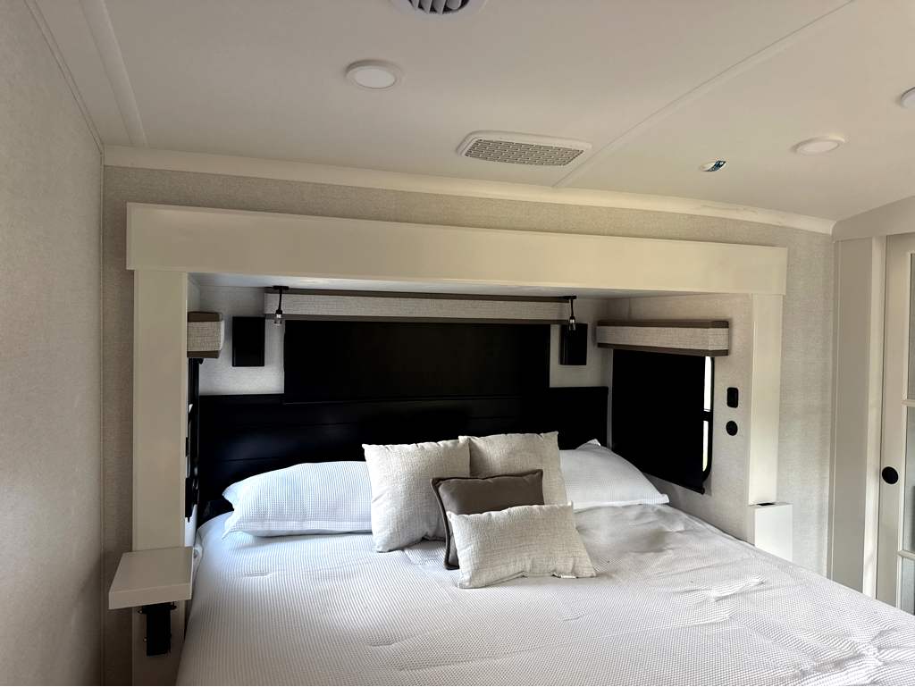 2027 JAYCO PINNACLE 32RLTS - Image 28