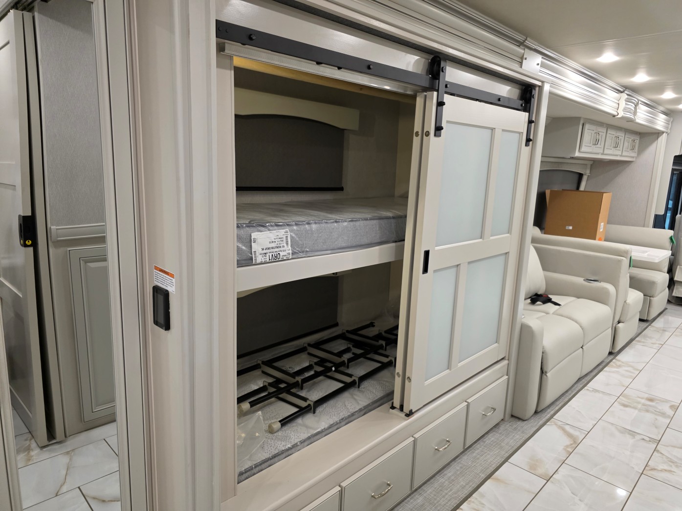2026 Fleetwood Discovery 38N - Image 37