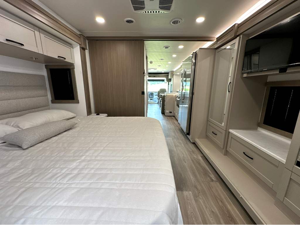 2027 ENTEGRA COACH VISION XL 36C - Image 19