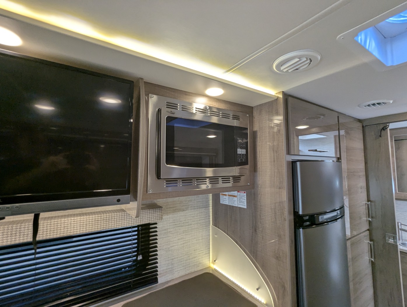 2024 Entegra Coach Qwest 24R - Image 21