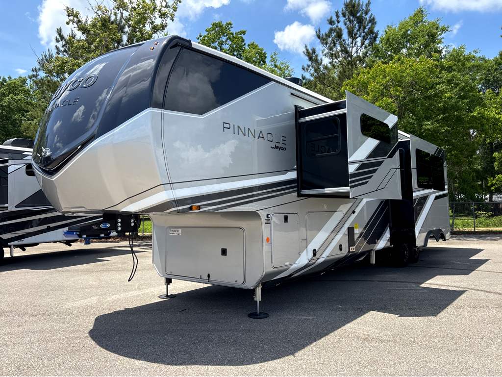 2026 JAYCO PINNACLE 38FBRK - Image 3