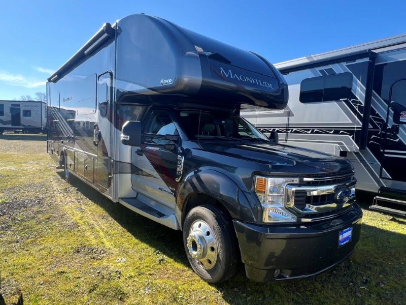 2021 Thor Motor Coach Magnitude SV34 - Image 1
