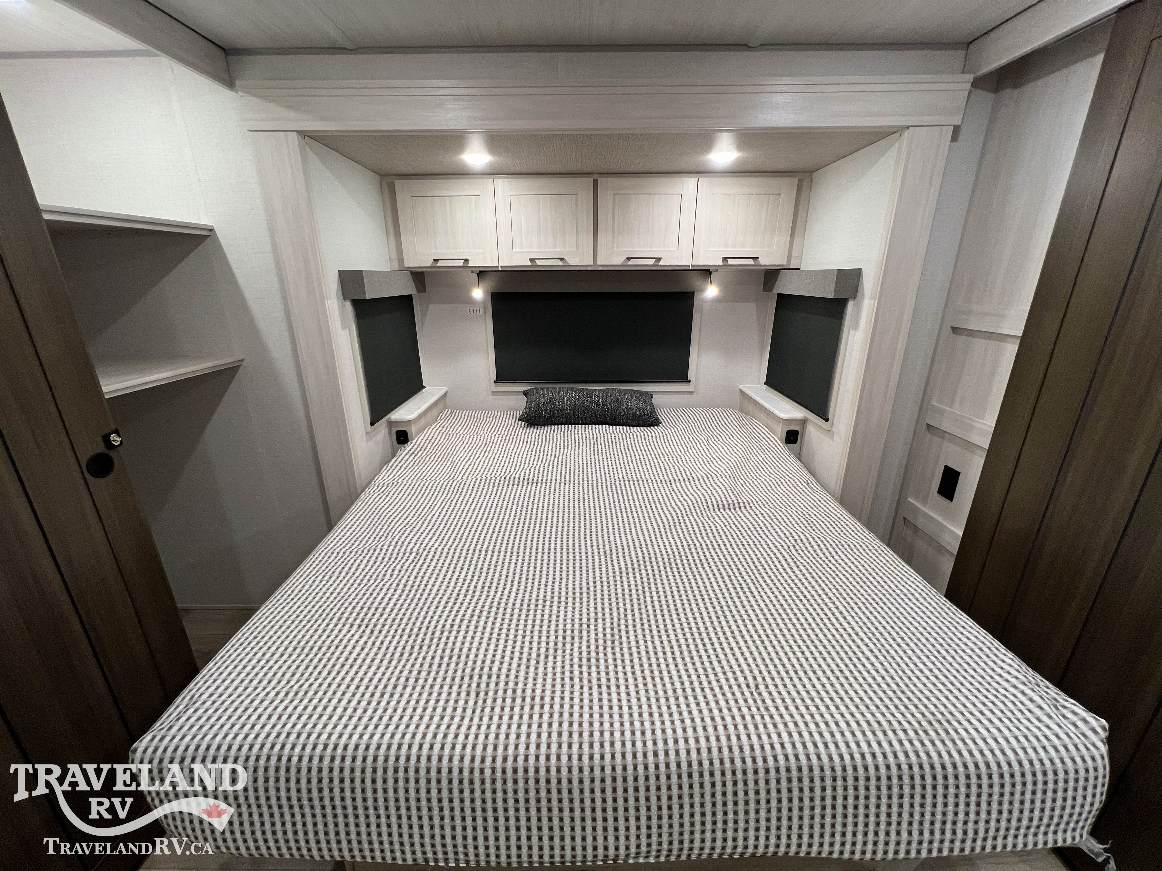 2026 Forest River Grand Surveyor 305RLBS - Image 31