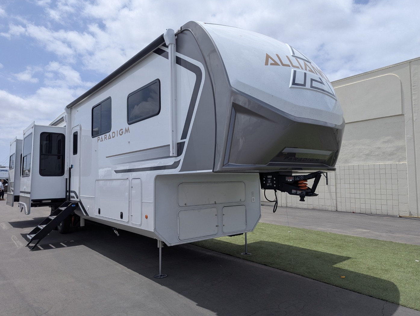 2025 Alliance RV Paradigm 375RD - Image 1