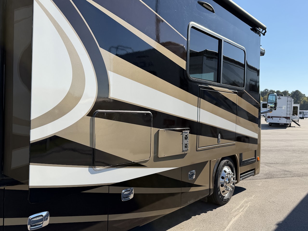 2017 TIFFIN ALLEGRO BREEZE 32BR - Image 5