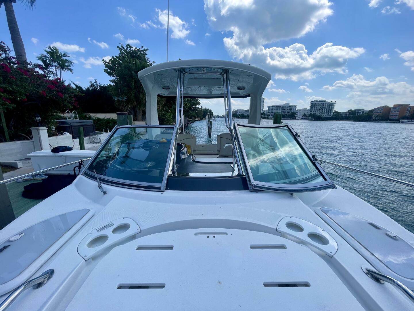 2016 Monterey 335 Sport Yacht - Image 15