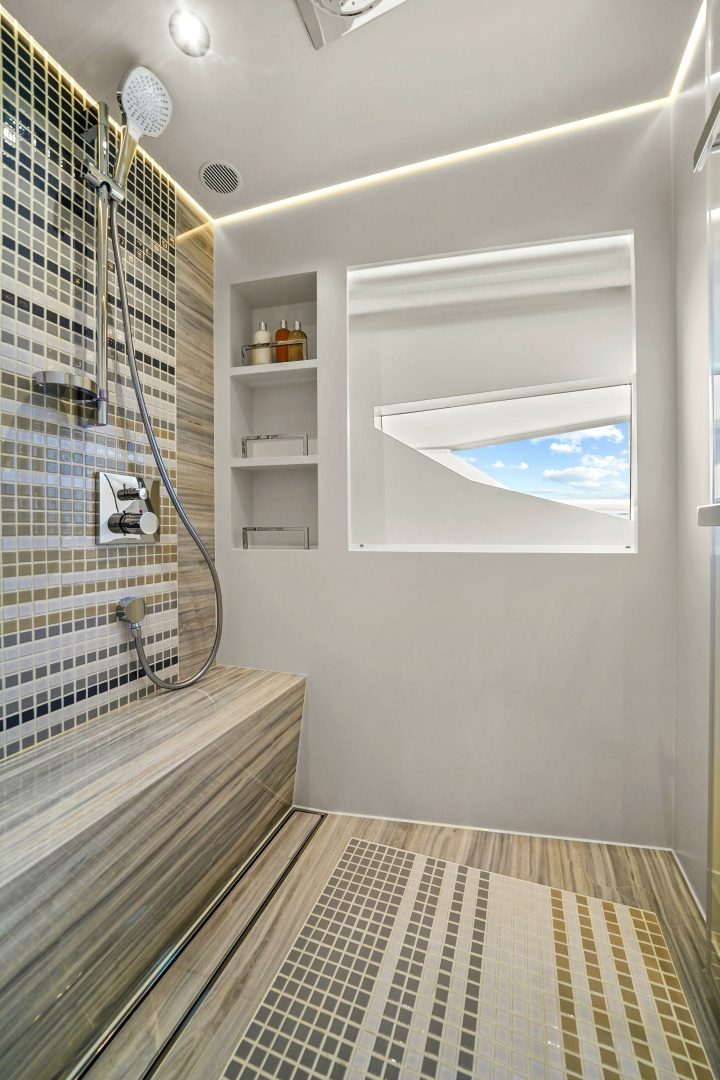 2025 Horizon Raised Pilothouse - Image 21