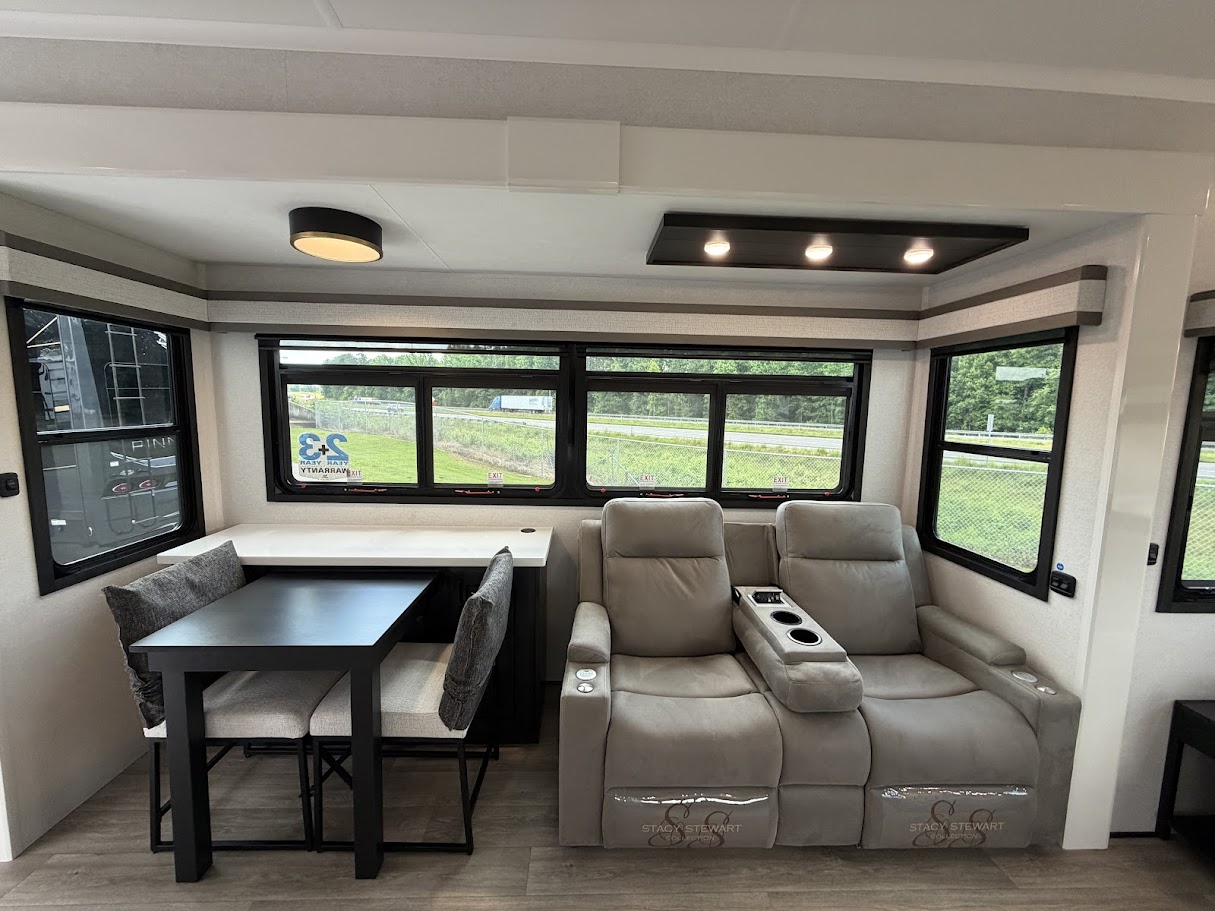 2027 JAYCO PINNACLE 32RLTS - Image 12