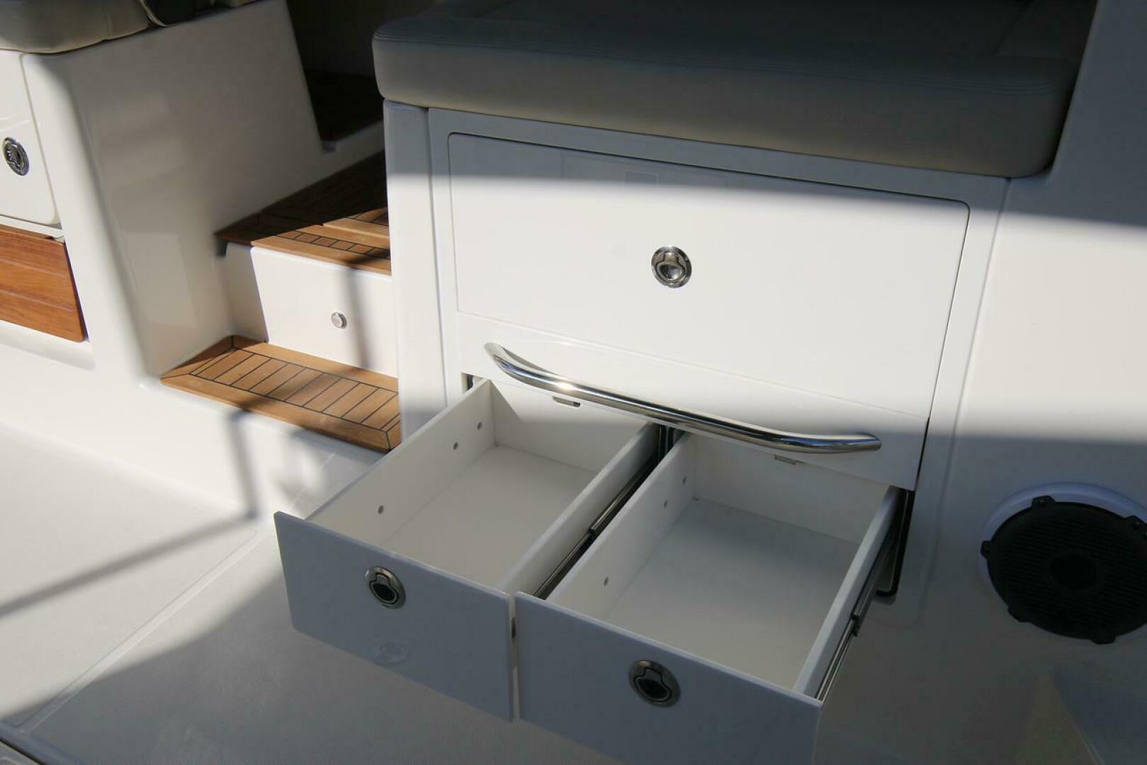 2021 Boston Whaler 405 Conquest - Image 51