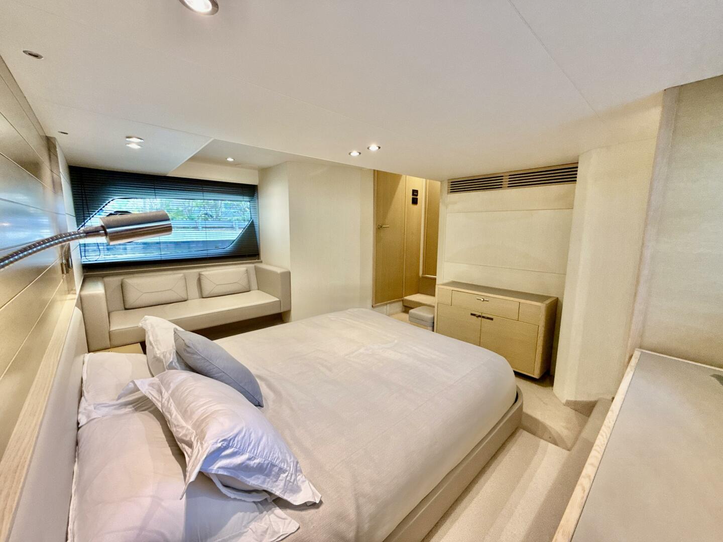 2017 Princess V58 - Image 24