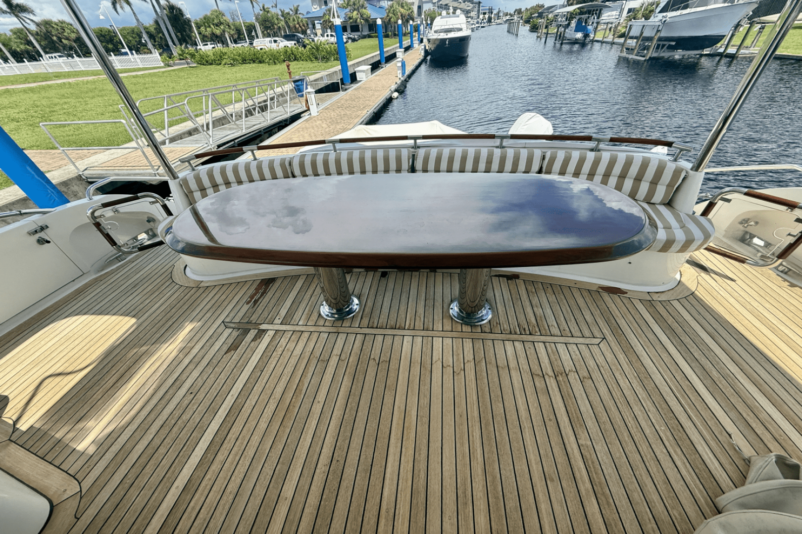 2005 68 FLYBRIDGE - Image 6