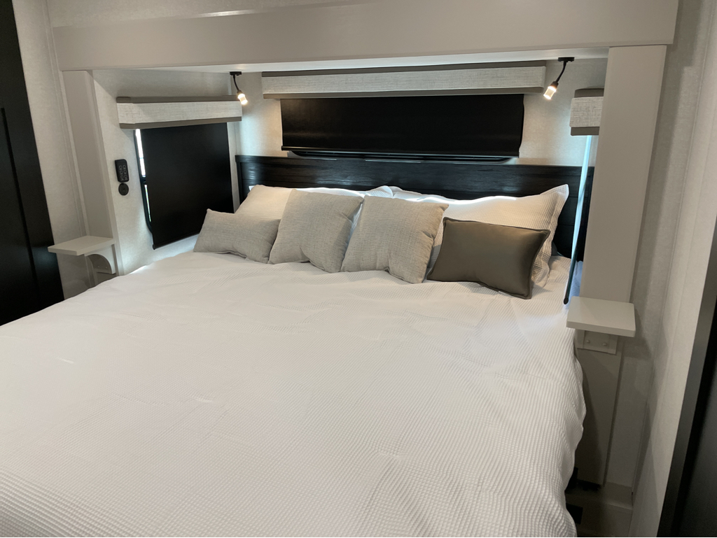 2026 Jayco North Point 382FLRB - Image 22