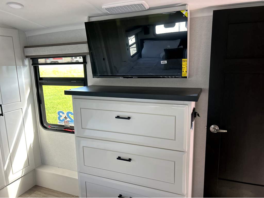2027 JAYCO PINNACLE 32RLTS - Image 19