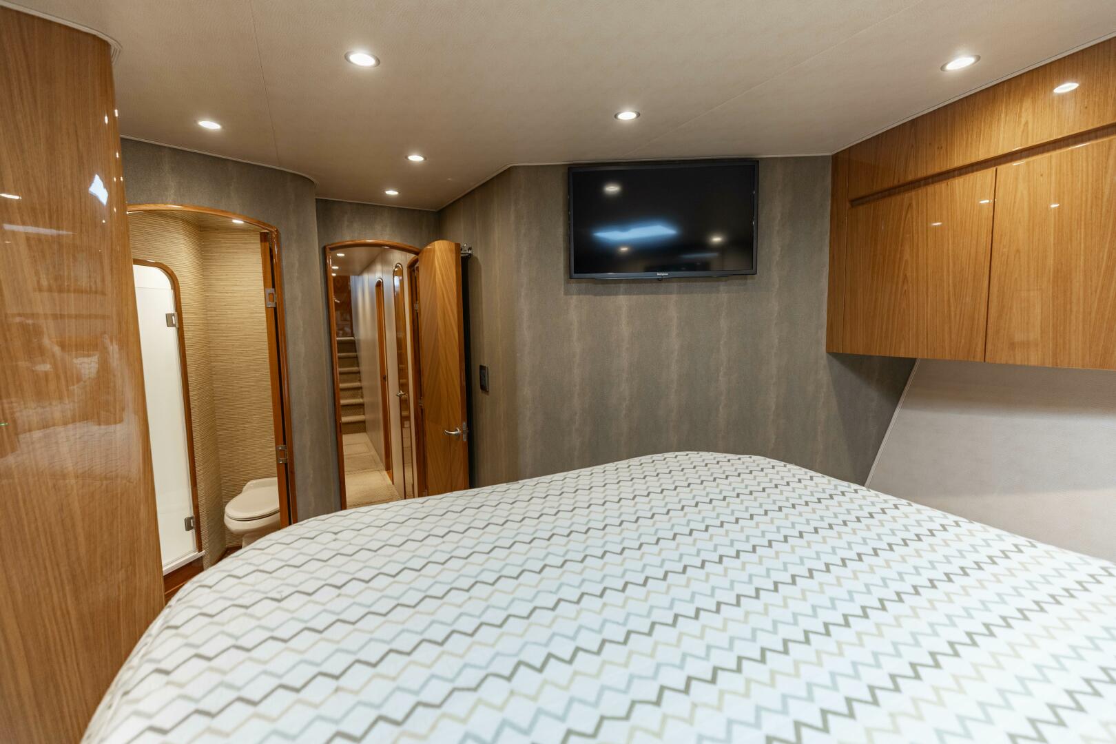 2013 Viking 76 Convertible - Image 35