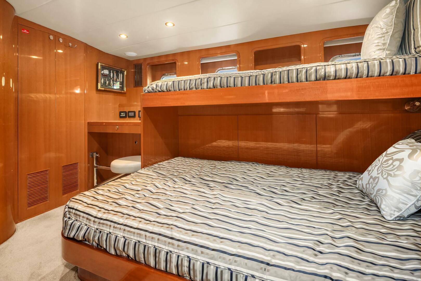 2014 Hampton 720 Skylounge LRC - Image 55