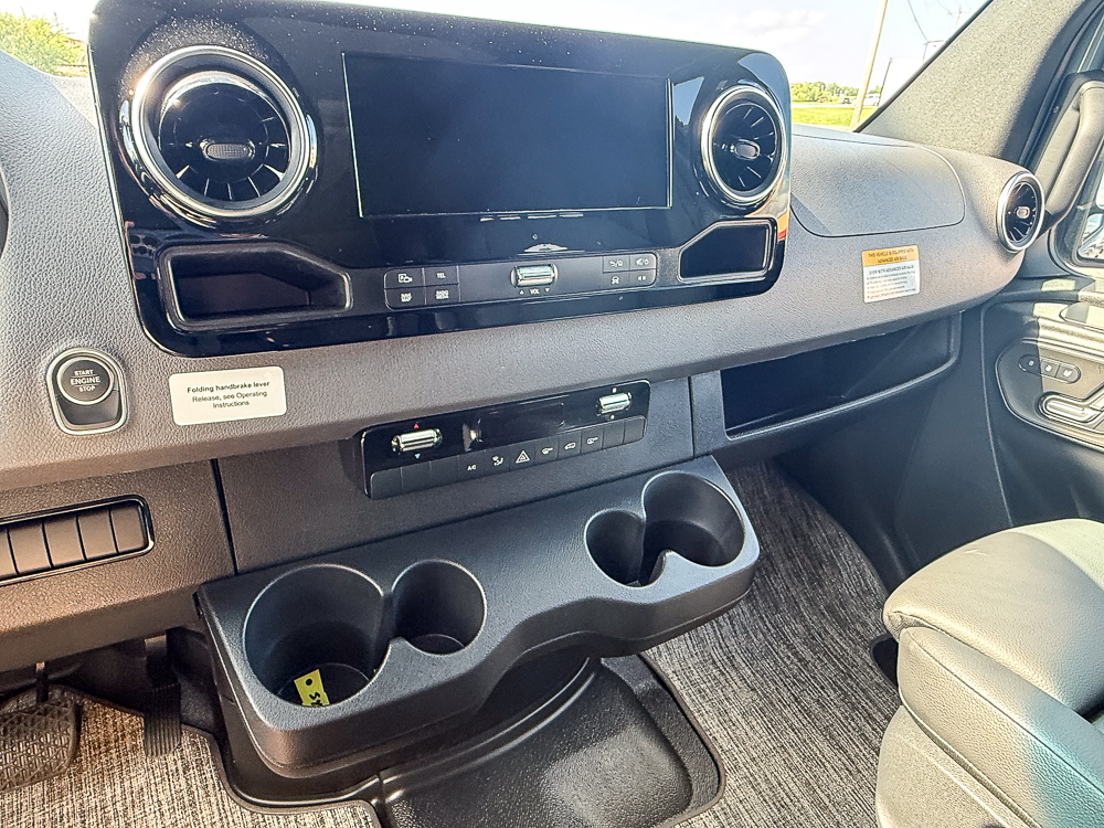 2025 THOR MOTORCOACH 19A - Image 19
