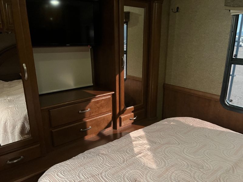 2014 Thor Motor Coach Challenger 37GT - Image 18
