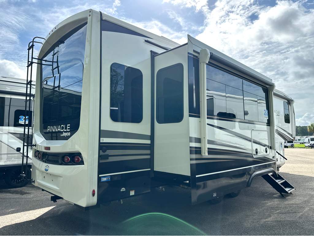 2027 JAYCO PINNACLE 32RLTS - Image 6