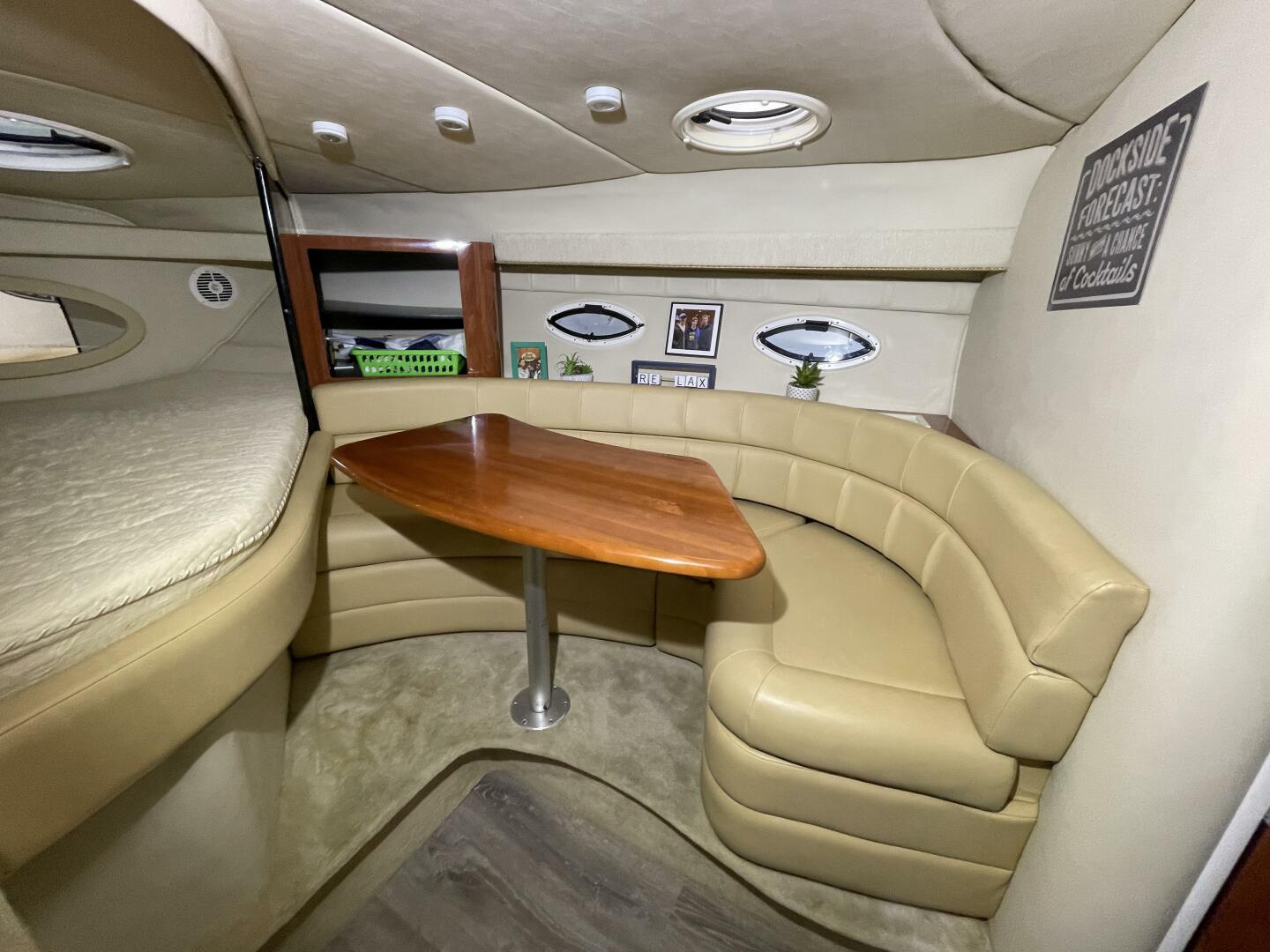 2005 Monterey 322 Cruiser - Image 30