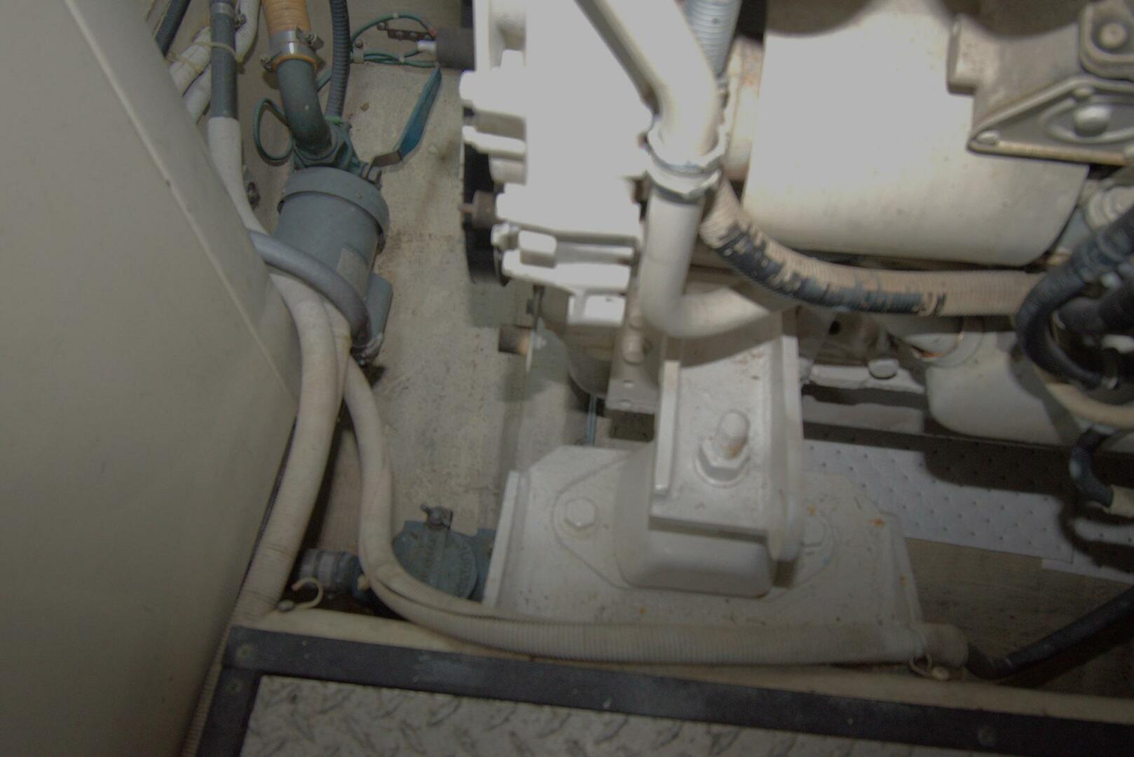 2005 Carver 444 Cockpit Motor Yacht - Image 47