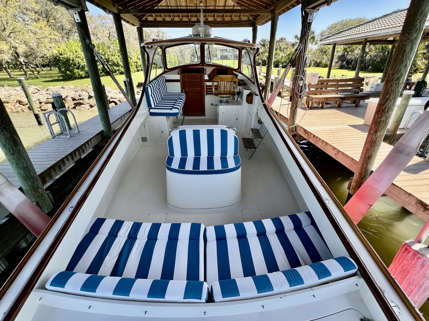 1995 Hinckley Picnic Boat 36 Classic - Image 15