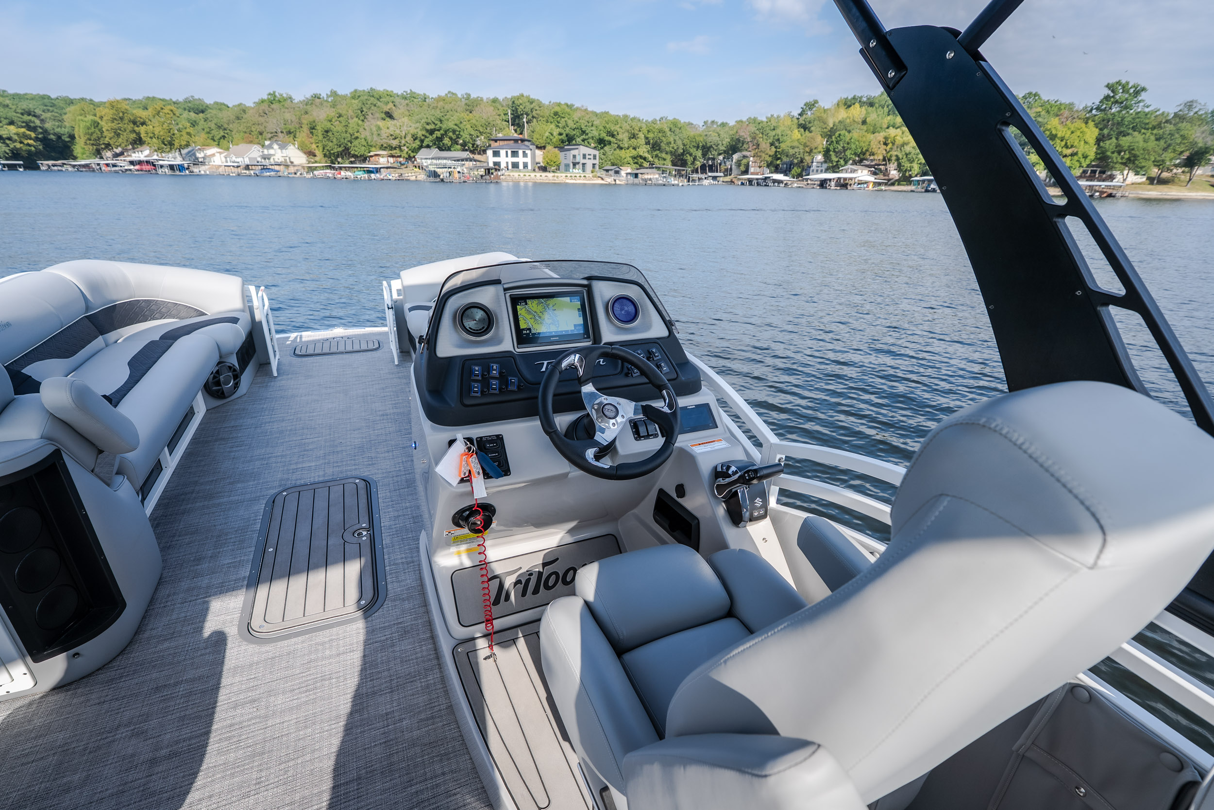 2025 JC Tritoon NepToon 25TT Sport DSL, Bow Chaise Arms - Image 5