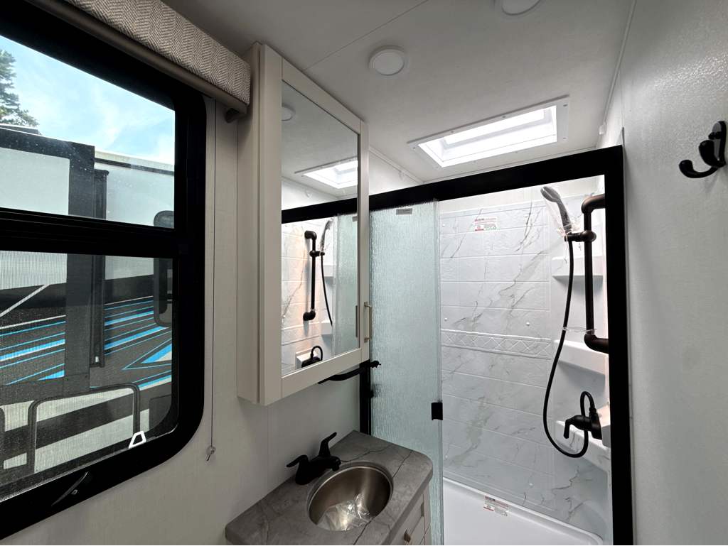 2027 ENTEGRA COACH ODYSSEY 24B - Image 21