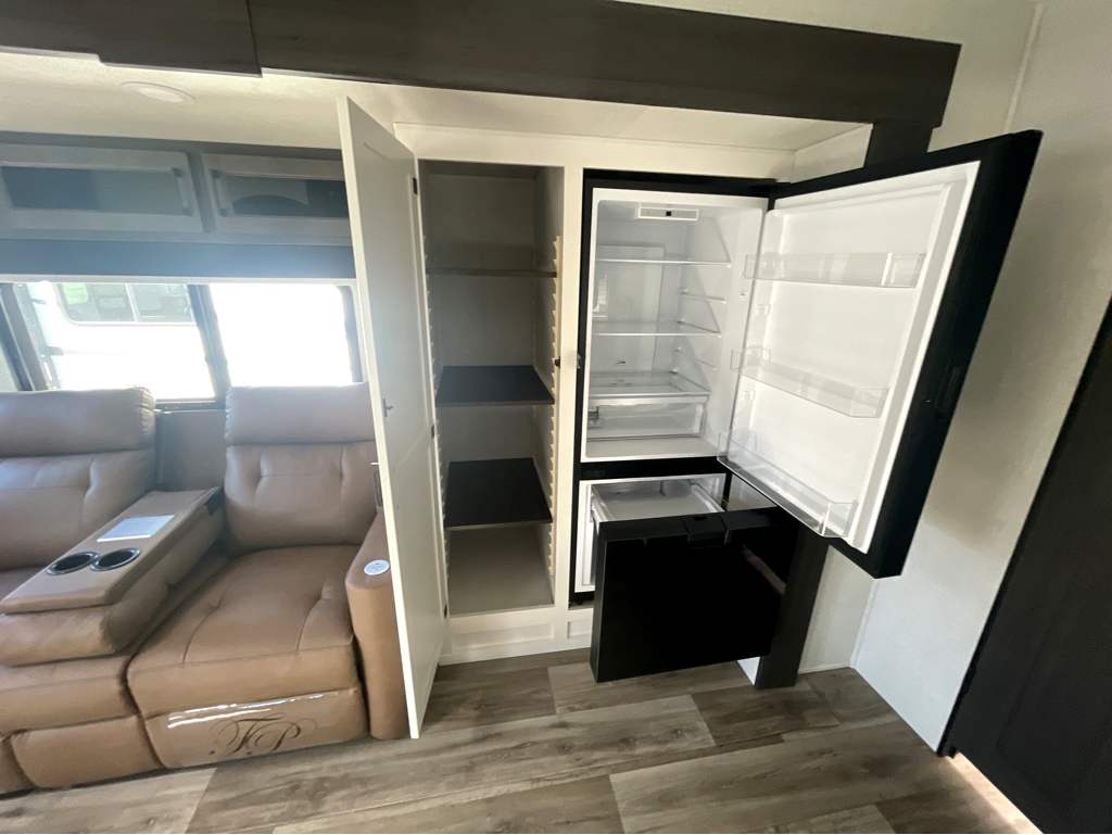 2026 VENTURE RV SPORTTREK 302VRD - Image 26