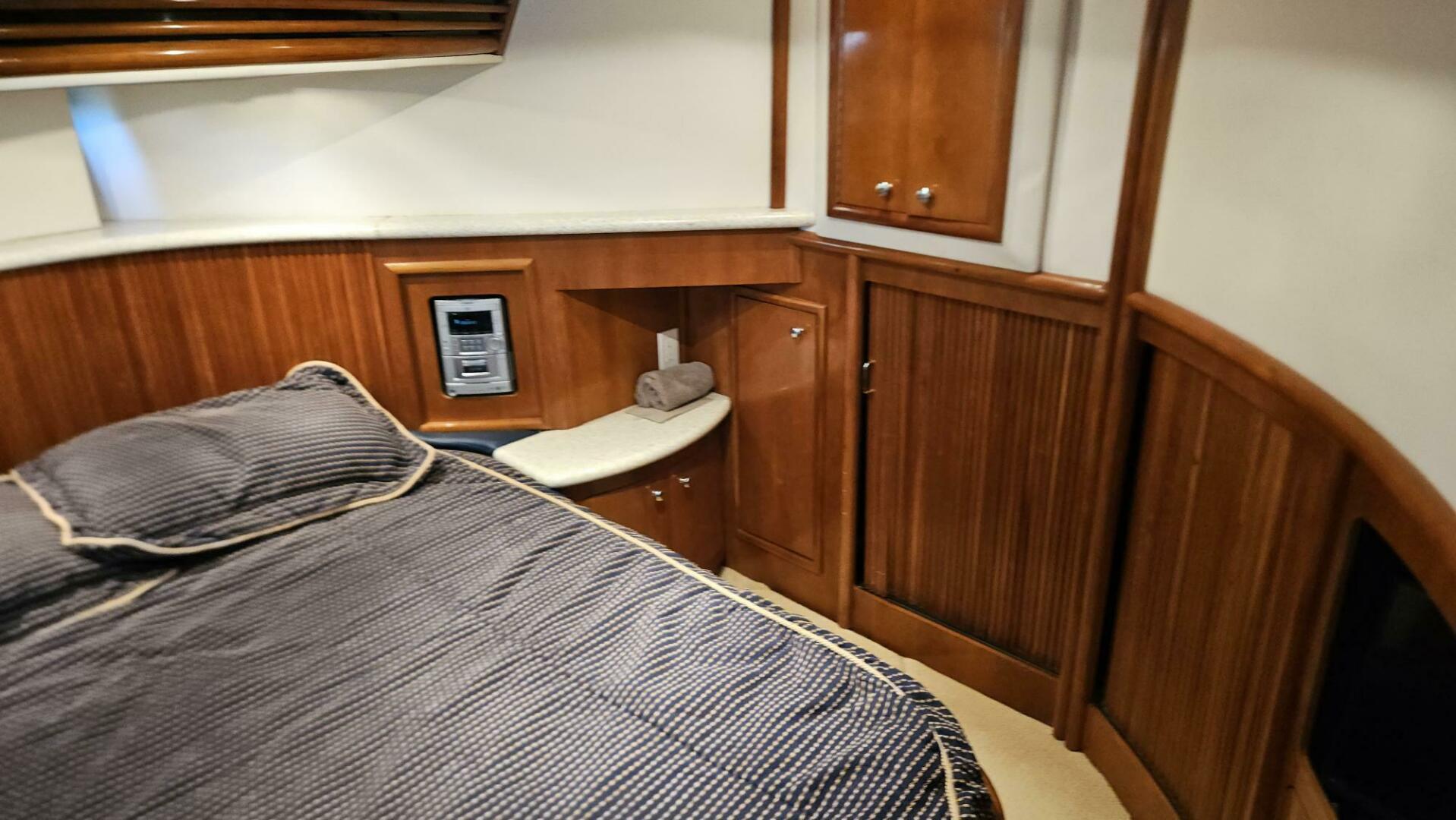 2000 Carver 450 Voyager - Image 12