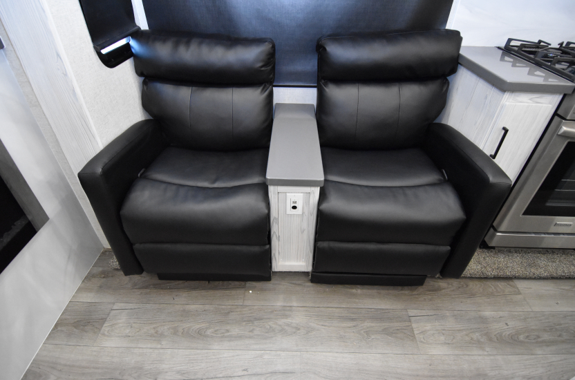 2025 Eclipse Attitude Wide Lite 5th Wheel 39A15G - Image 21