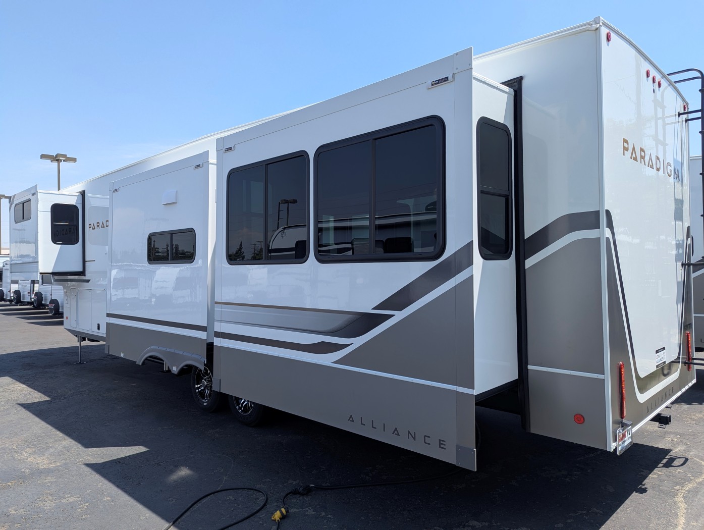 2025 Alliance RV Paradigm 375RD - Image 4