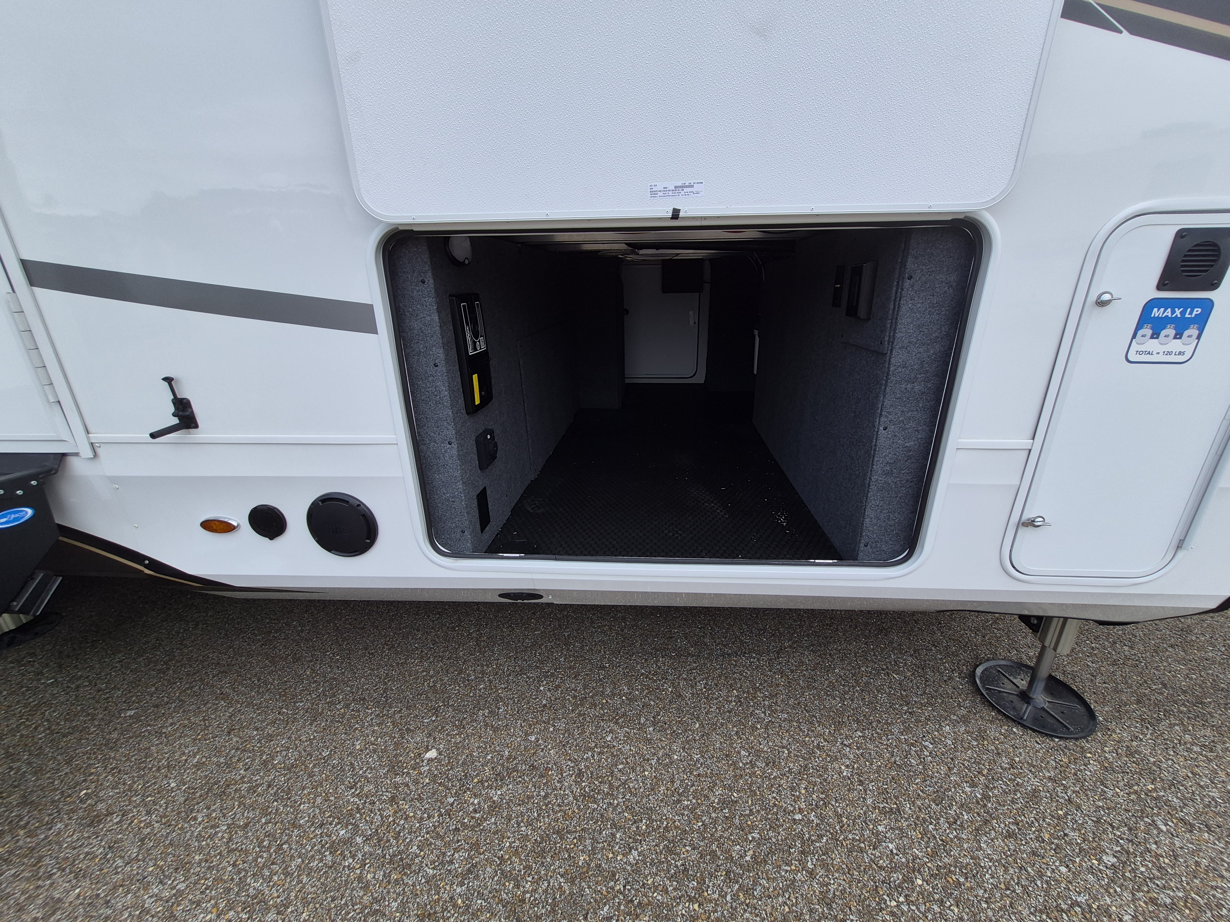 2027 JAYCO PINNACLE 32RLTS - Image 6