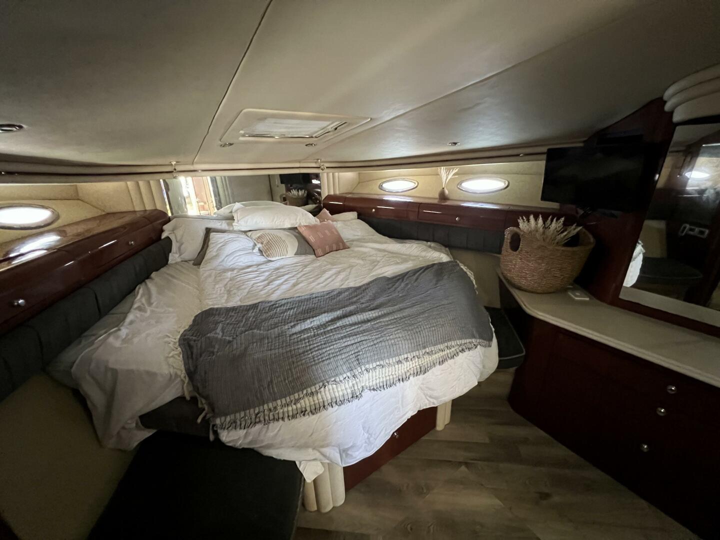 2002 Sea Ray 560 Sedan Cruiser - Image 33