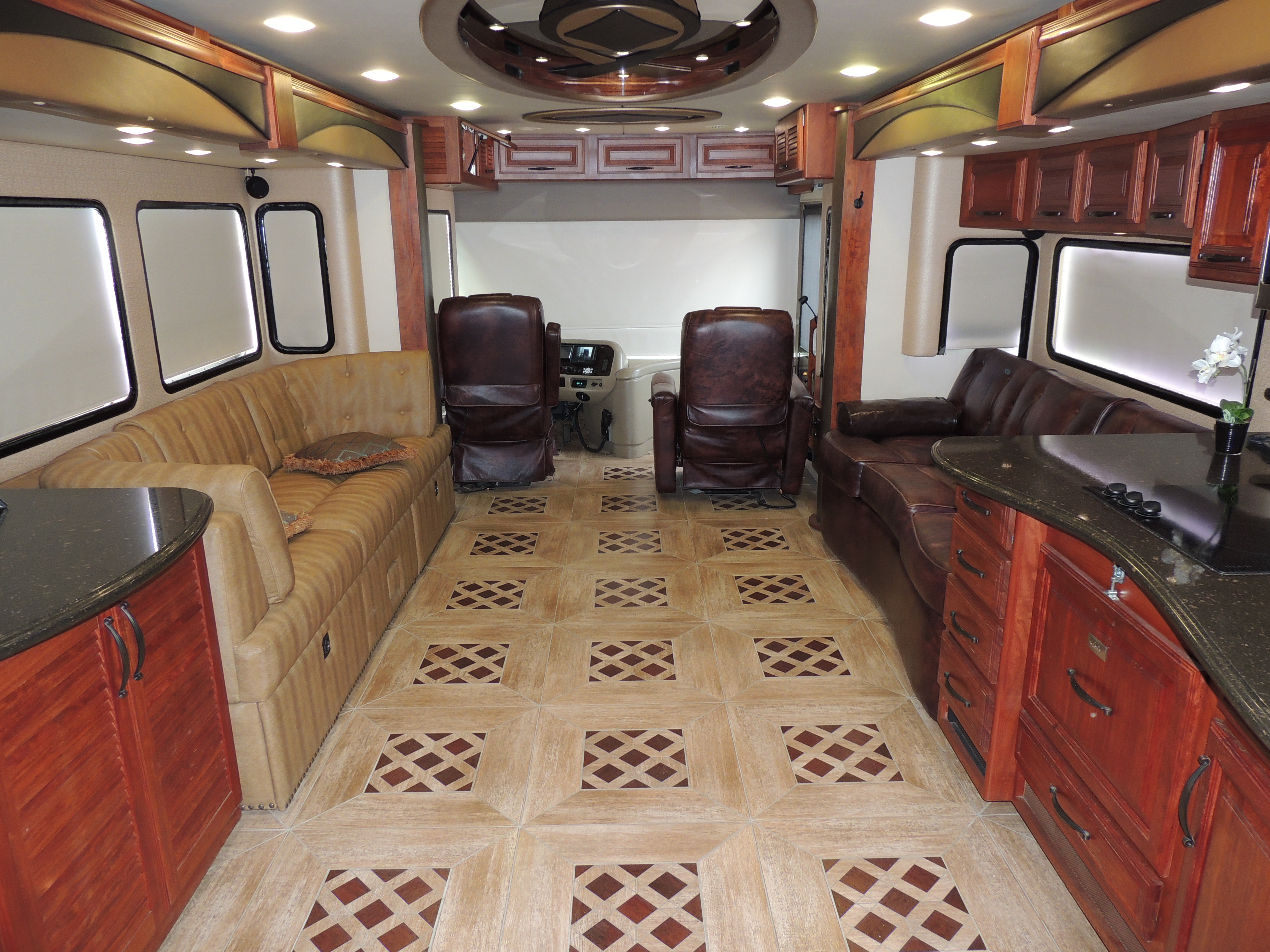 2010 Foretravel Phenix 45' Custom - exterior 5