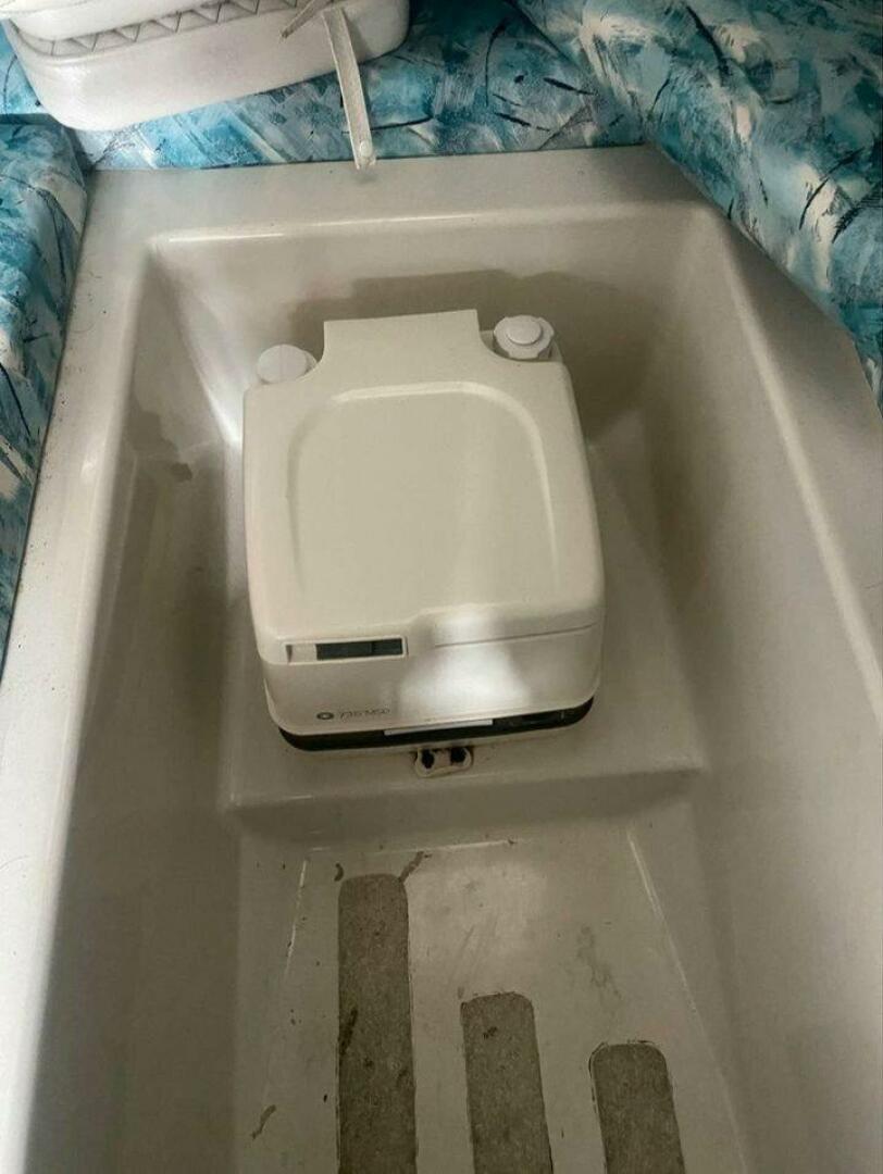 2000 Seaswirl Striper Striper 2600 WA - Image 17