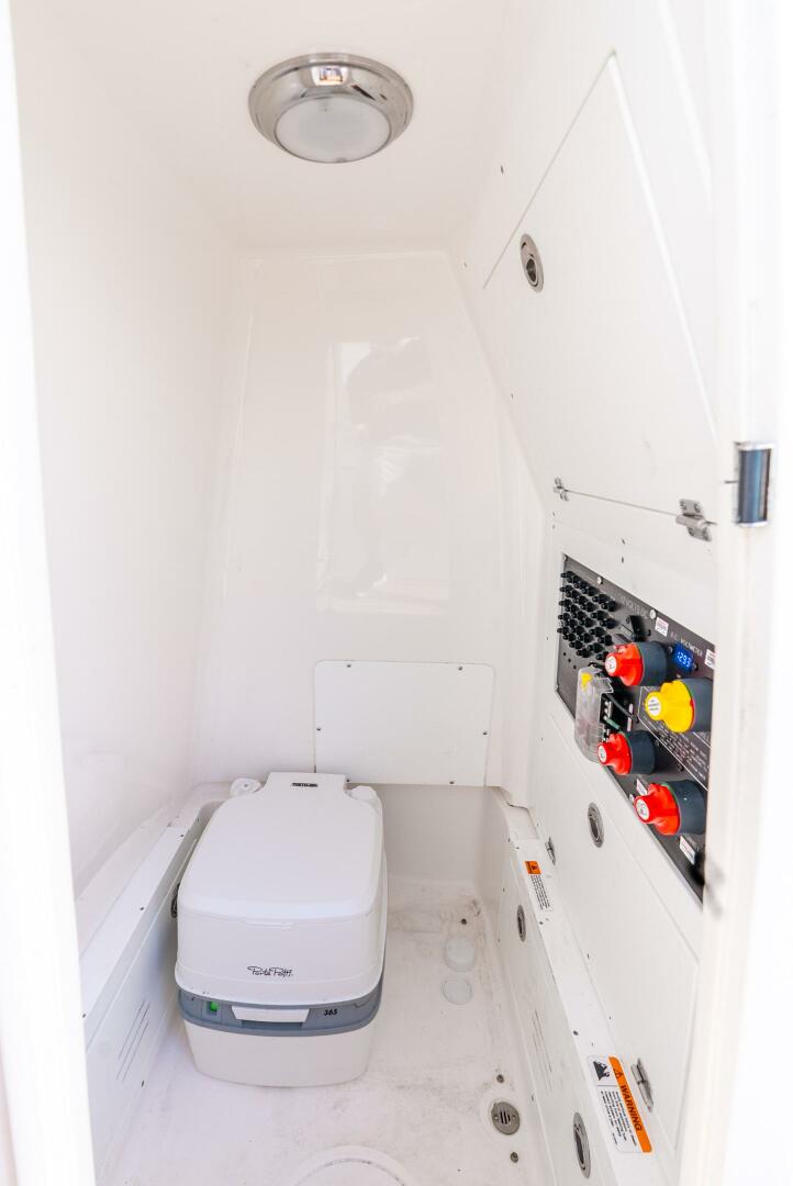 2024 Caymas Hybrid Boat 281 HB - Image 32