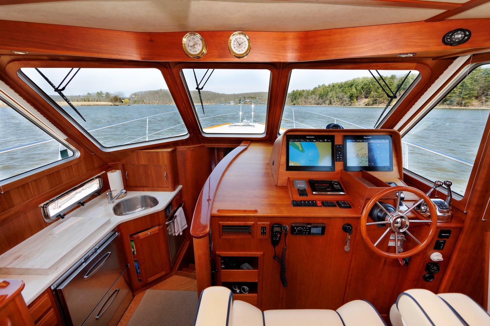 2016 Sabre 42 Fly Bridge Sedan - Image 11