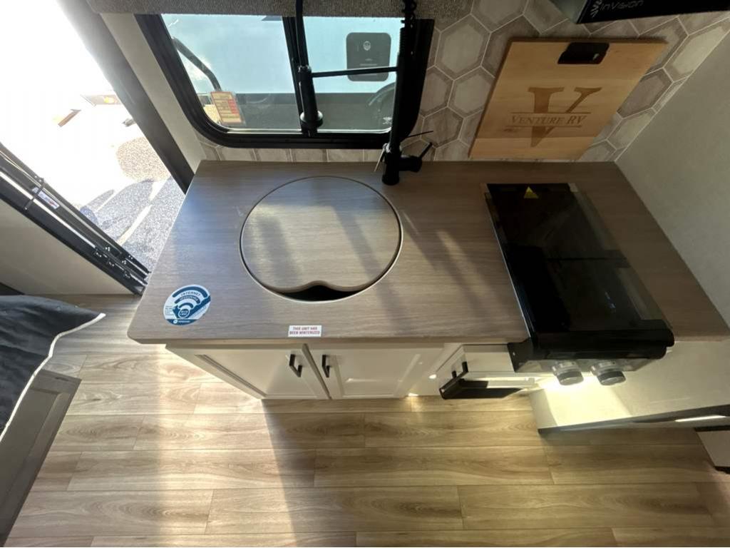 2026 VENTURE RV SPORTTREK STINGER 222VUD - Image 23